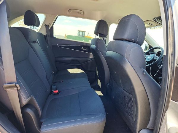 2017 KIA SORENTO L, LX