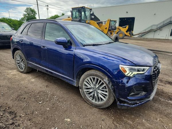 2023 AUDI Q3 quattro Premium