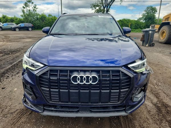 2023 AUDI Q3 quattro Premium