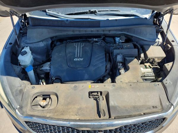 2017 KIA SORENTO EX — Engine bay