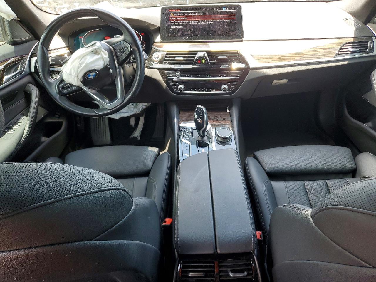 2021 BMW 530