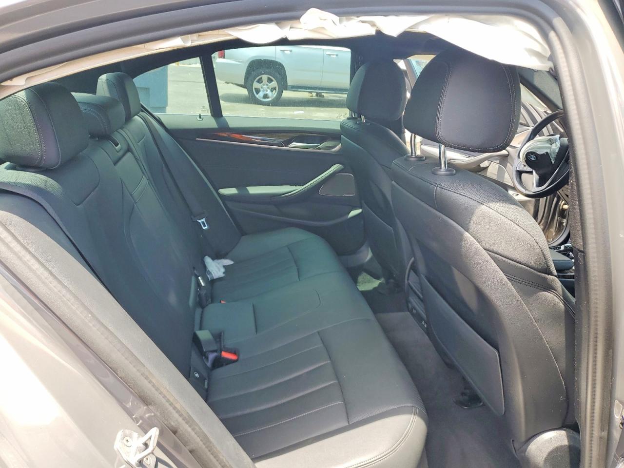 2021 BMW 530