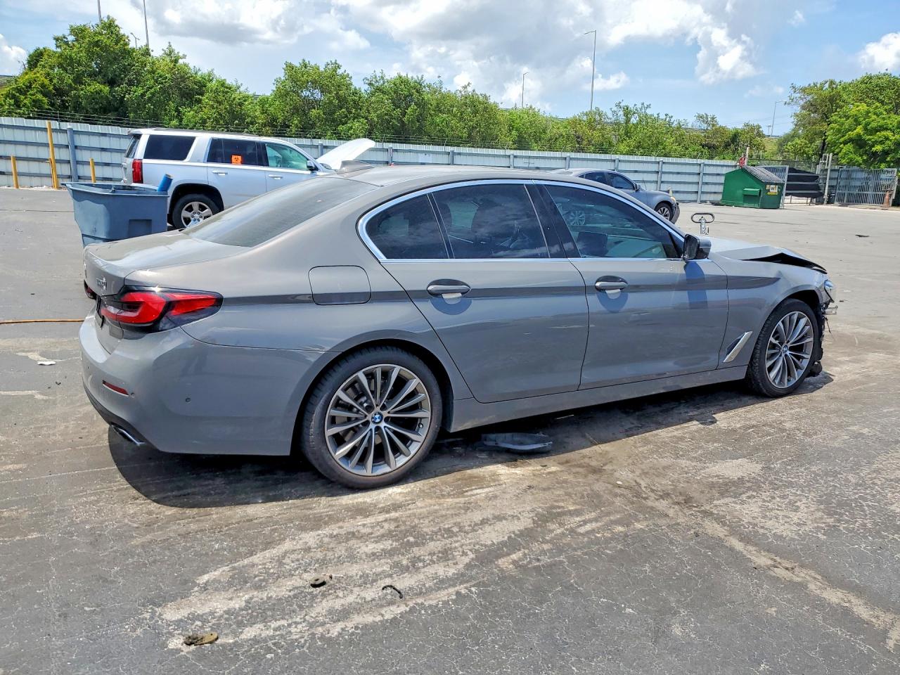 2021 BMW 530