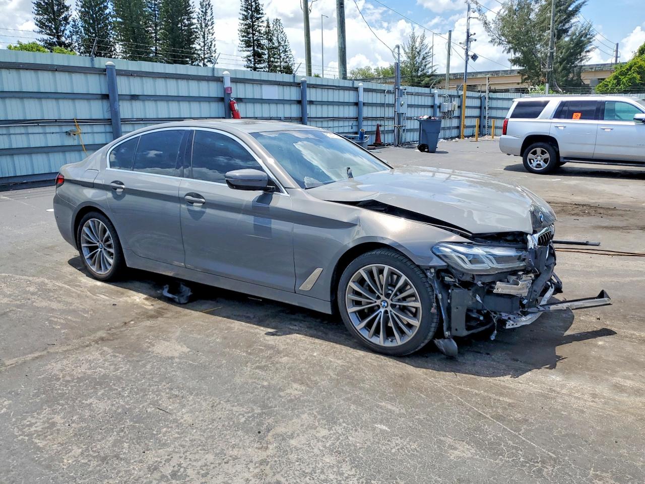 2021 BMW 530