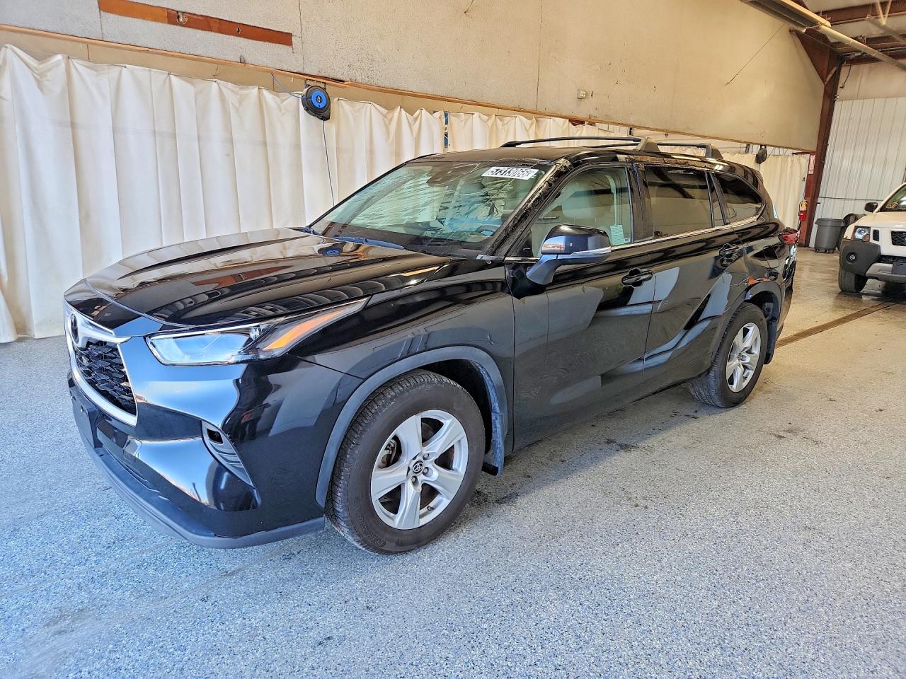 2022 TOYOTA HIGHLANDER LE