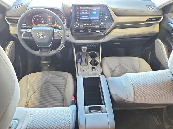 2022 TOYOTA HIGHLANDER LE