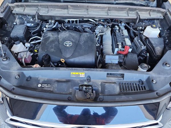 2022 TOYOTA HIGHLANDER LE