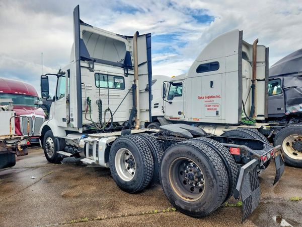 2020 VOLVO VNR