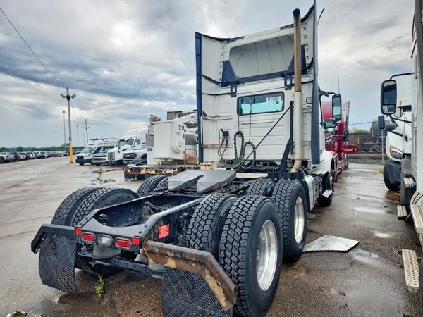 2020 VOLVO VNR