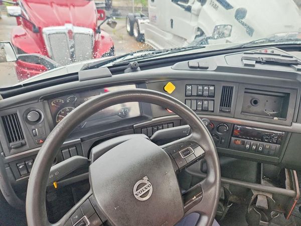 2020 VOLVO VNR
