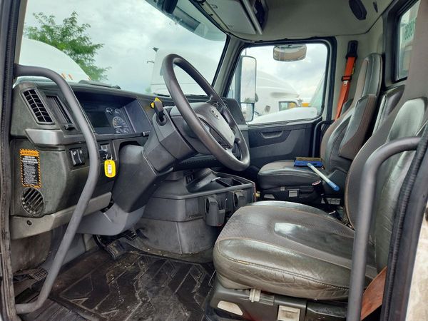 2020 VOLVO VNR