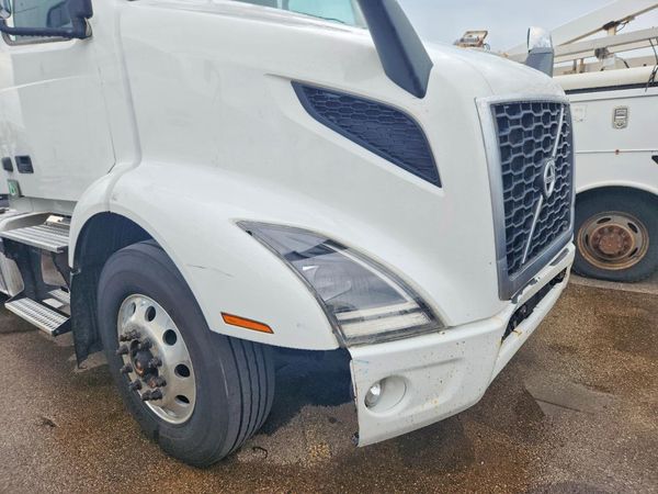 2020 VOLVO VNR