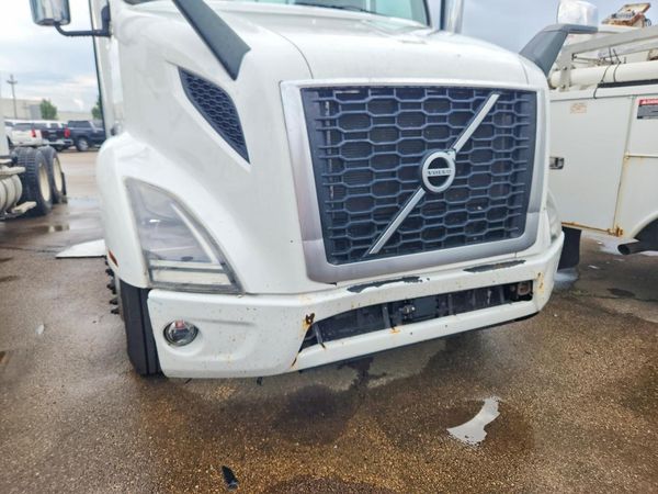 2020 VOLVO VNR