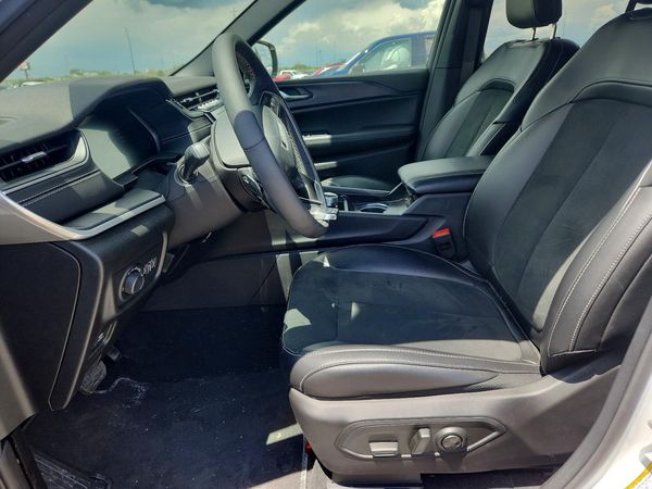 2025 JEEP GRAND CHEROKEE
