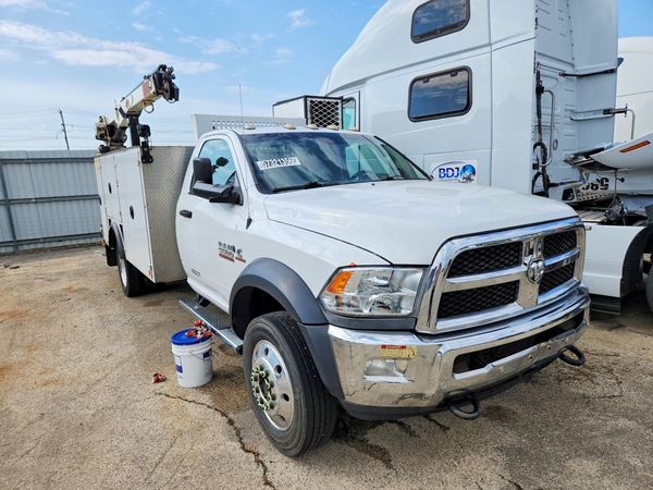 2017 RAM 5500 REG CAB CHASSIS — Passenger 3/4