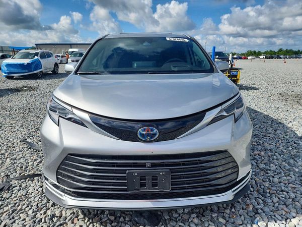 2023 TOYOTA SIENNA Platinum — DIRF