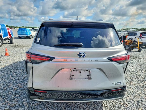 2023 TOYOTA SIENNA Platinum — DIRR