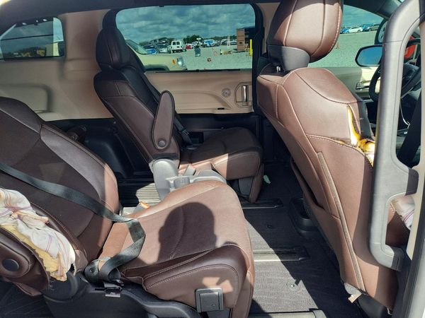2023 TOYOTA SIENNA Platinum — PSRS