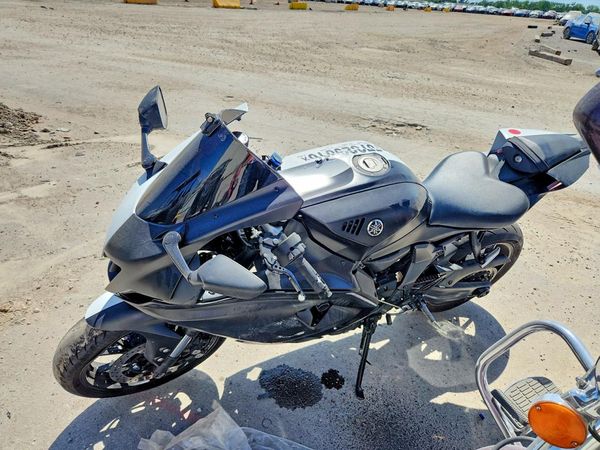 2025 YAMAHA YZFR7