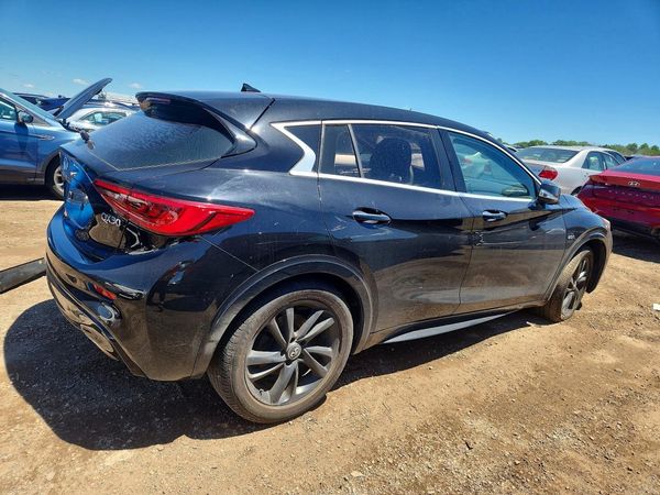 2017 INFINITI QX30