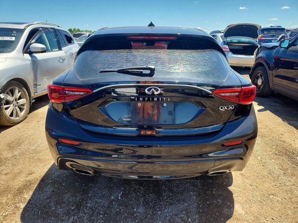 2017 INFINITI QX30