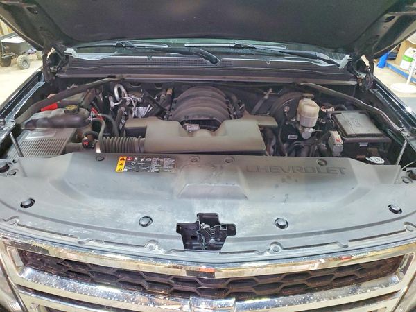 2019 CHEVROLET TAHOE LT — Engine bay