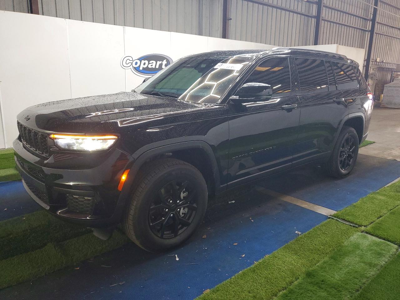 2025 JEEP GRAND CHEROKEE Laredo, Altitude
