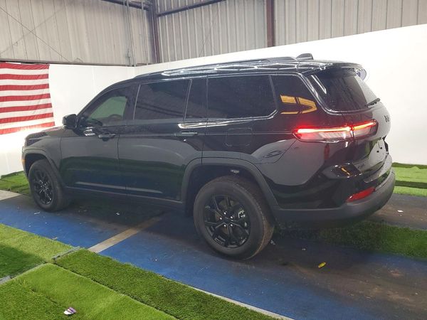 2025 JEEP GRAND CHEROKEE Laredo, Altitude