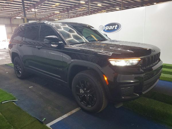 2025 JEEP GRAND CHEROKEE Laredo, Altitude
