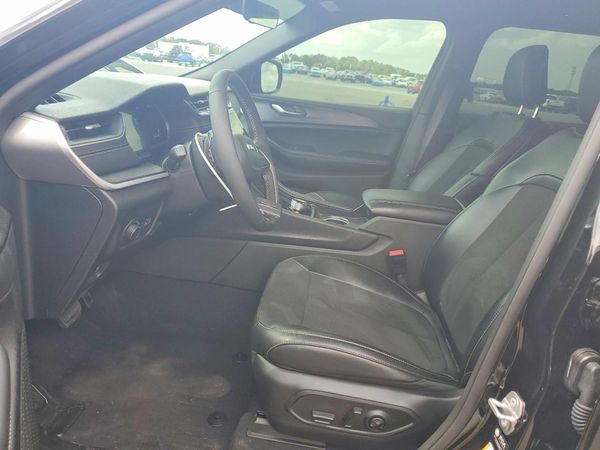 2025 JEEP GRAND CHEROKEE Laredo, Altitude