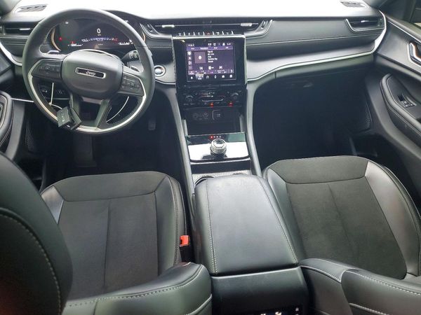 2025 JEEP GRAND CHEROKEE Laredo, Altitude