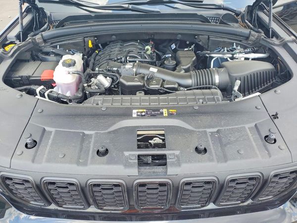 2025 JEEP GRAND CHEROKEE Laredo, Altitude