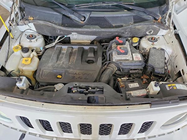 2016 JEEP PATRIOT Sport — Engine bay