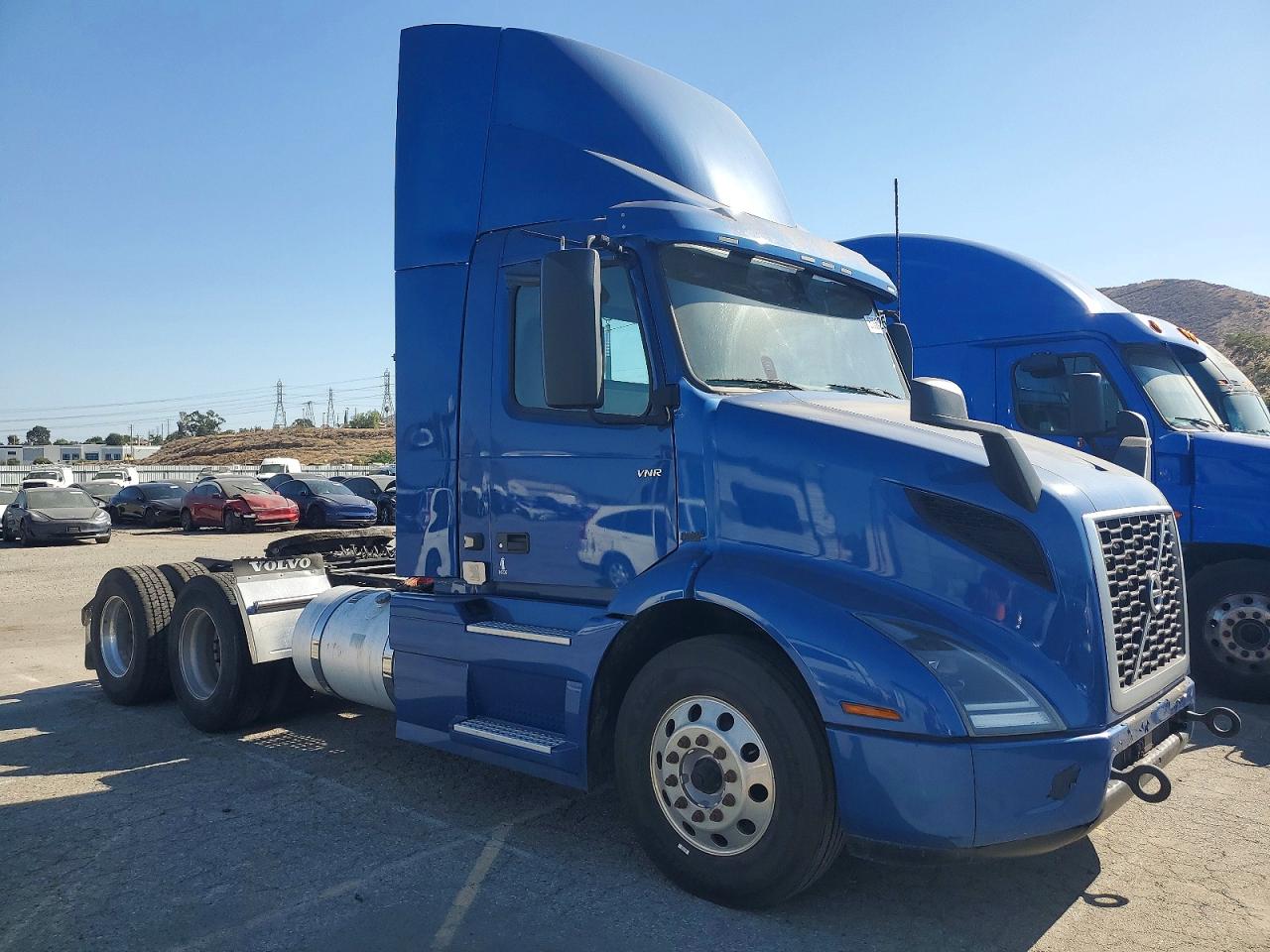 2022 VOLVO VNR
