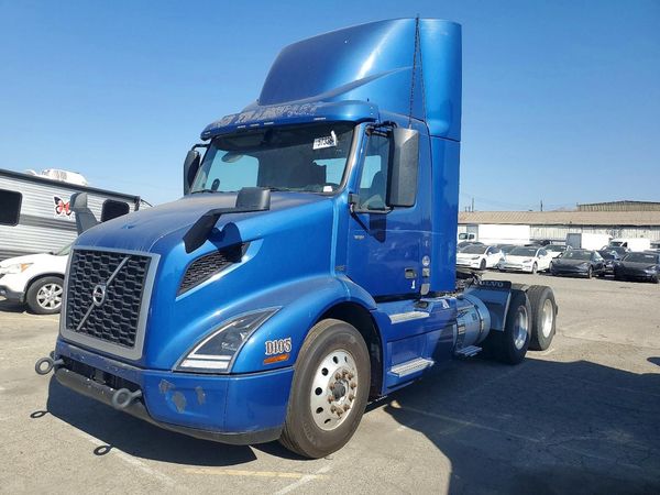 2022 VOLVO VNR