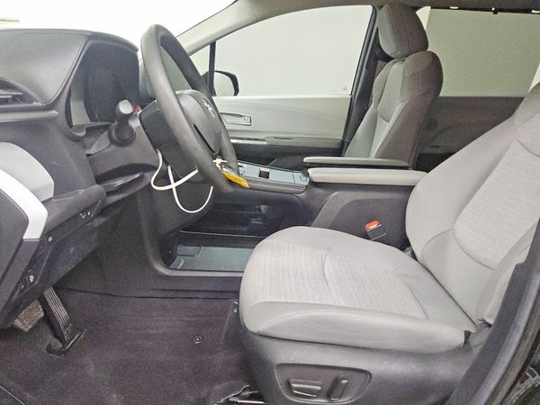 2025 TOYOTA SIENNA LE — DENT