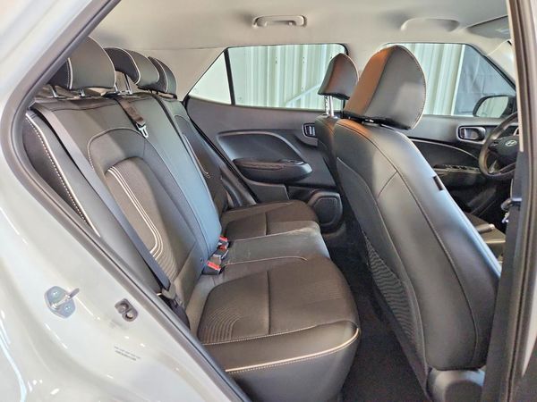 2025 HYUNDAI VENUE SEL, Limited