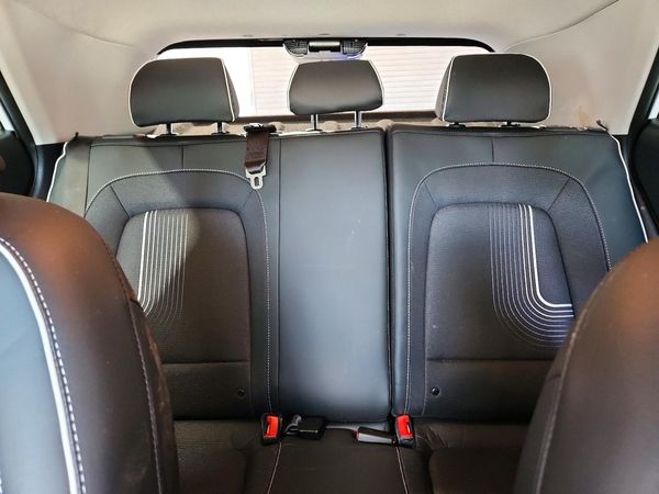 2025 HYUNDAI VENUE SEL, Limited