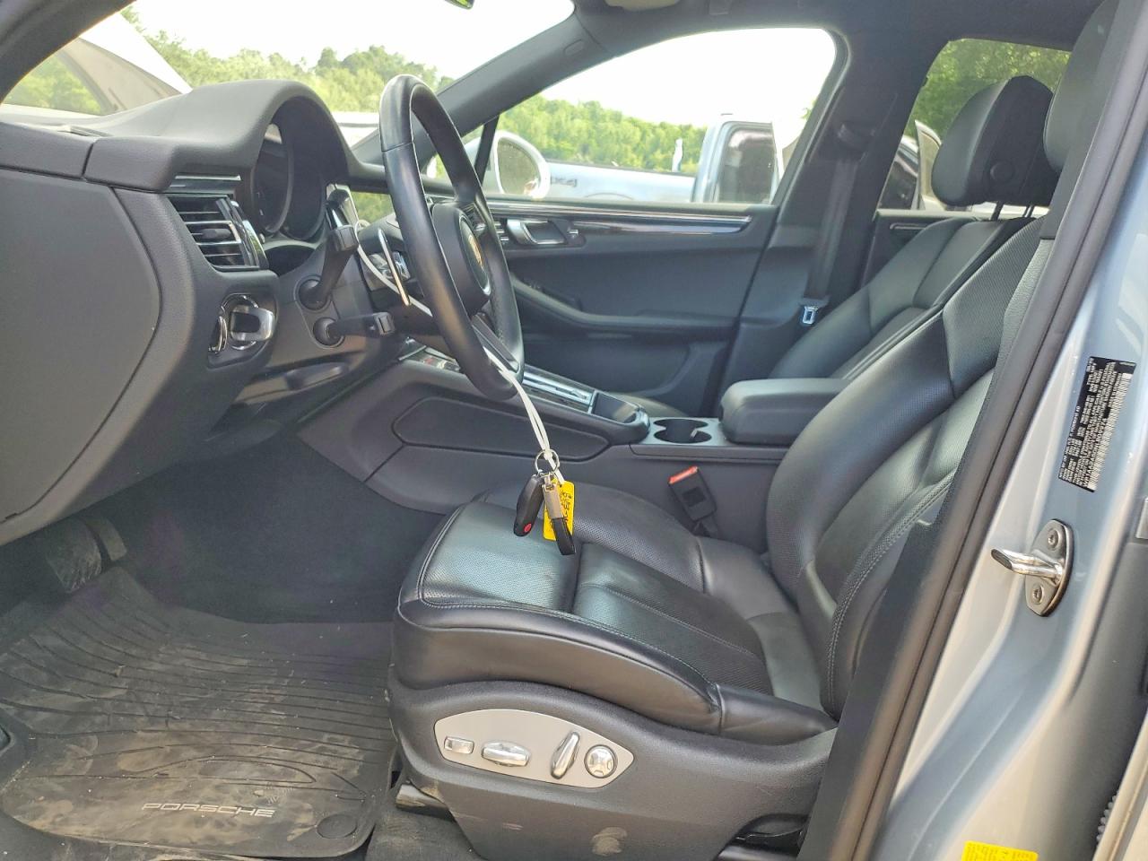 2022 PORSCHE MACAN