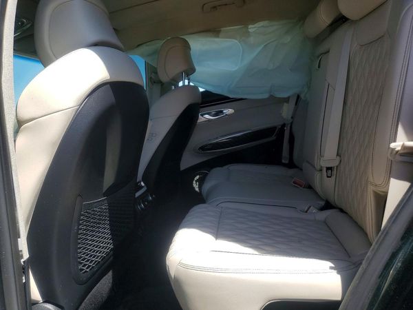 2023 GENESIS GV70