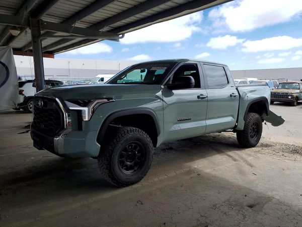 2024 TOYOTA TUNDRA SR5