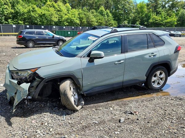 2021 TOYOTA RAV4 XLE