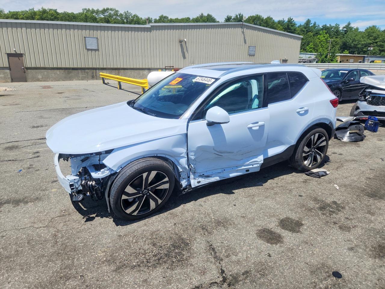 2024 VOLVO XC40 Ultimate Bright