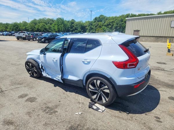 2024 VOLVO XC40 Ultimate Bright