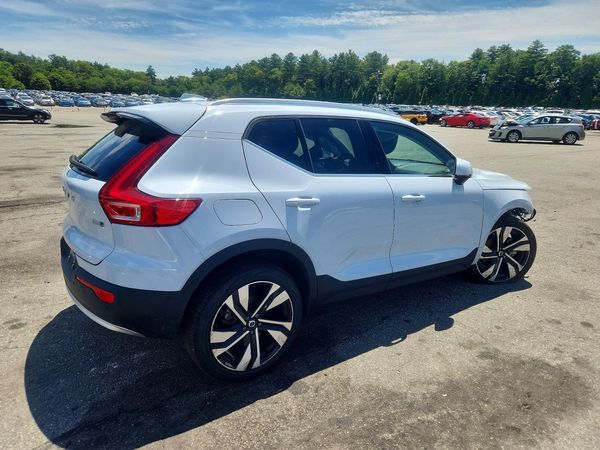 2024 VOLVO XC40 Ultimate Bright