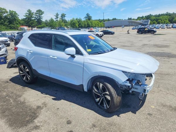 2024 VOLVO XC40 Ultimate Bright