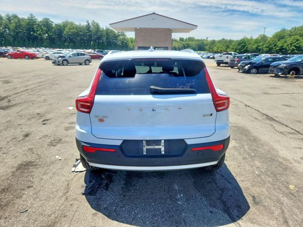 2024 VOLVO XC40 Ultimate Bright