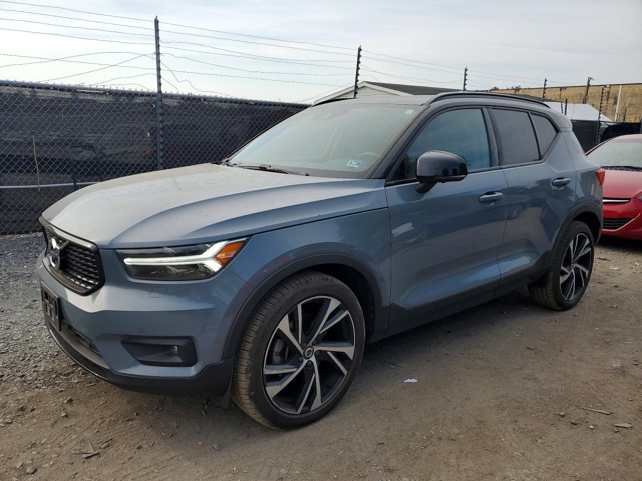 2021 VOLVO XC40 R-Design