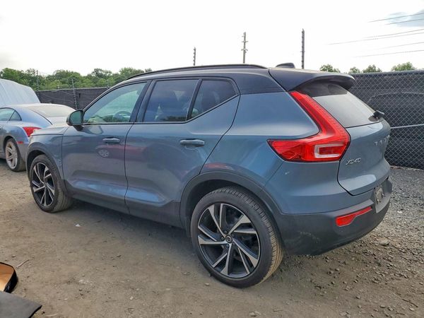 2021 VOLVO XC40 R-Design