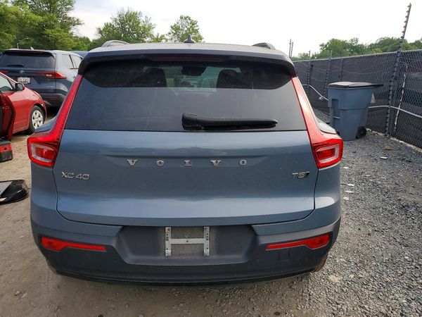 2021 VOLVO XC40 R-Design
